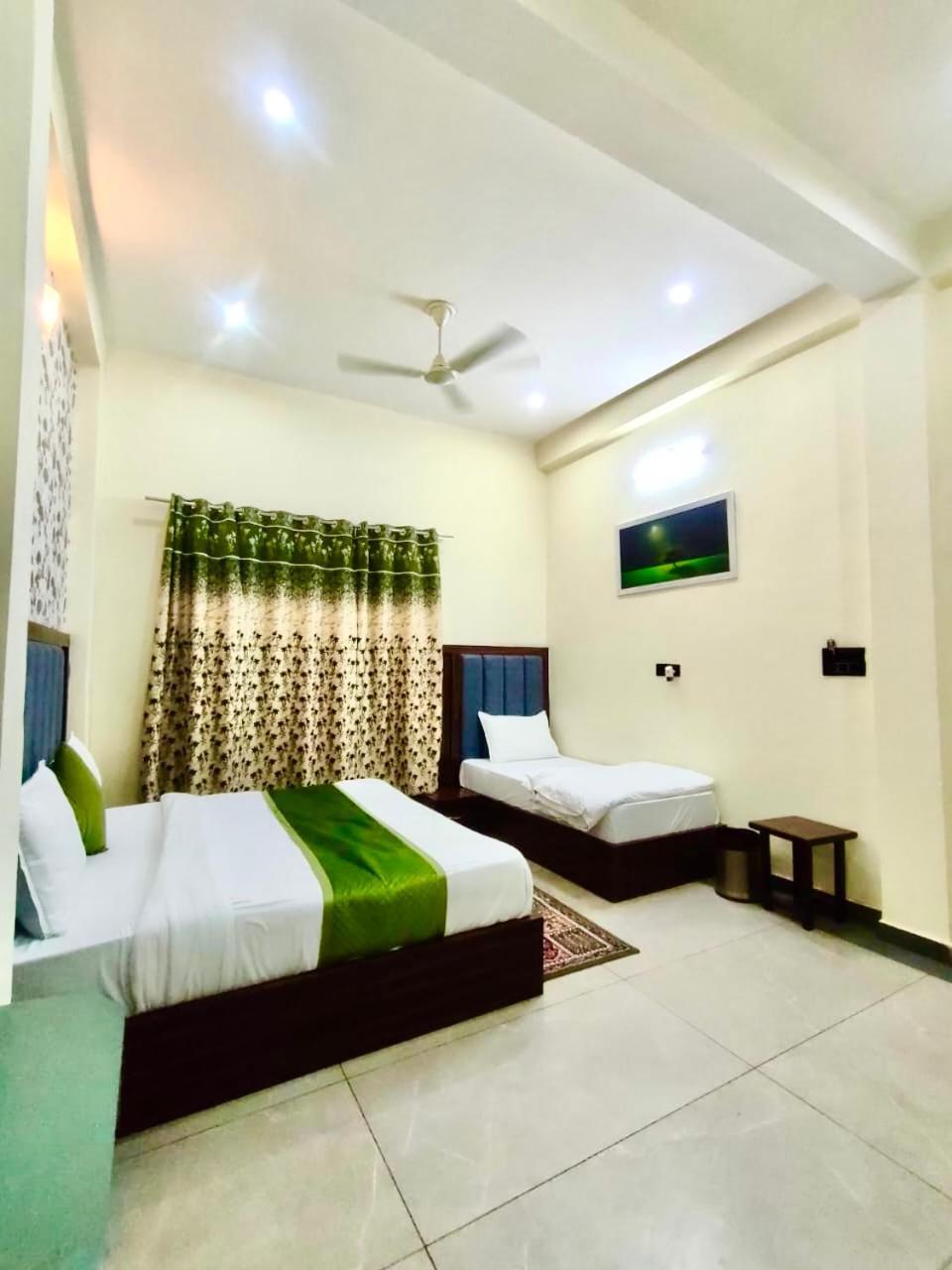 Hotel Silverkey Premium Mathura Exterior photo